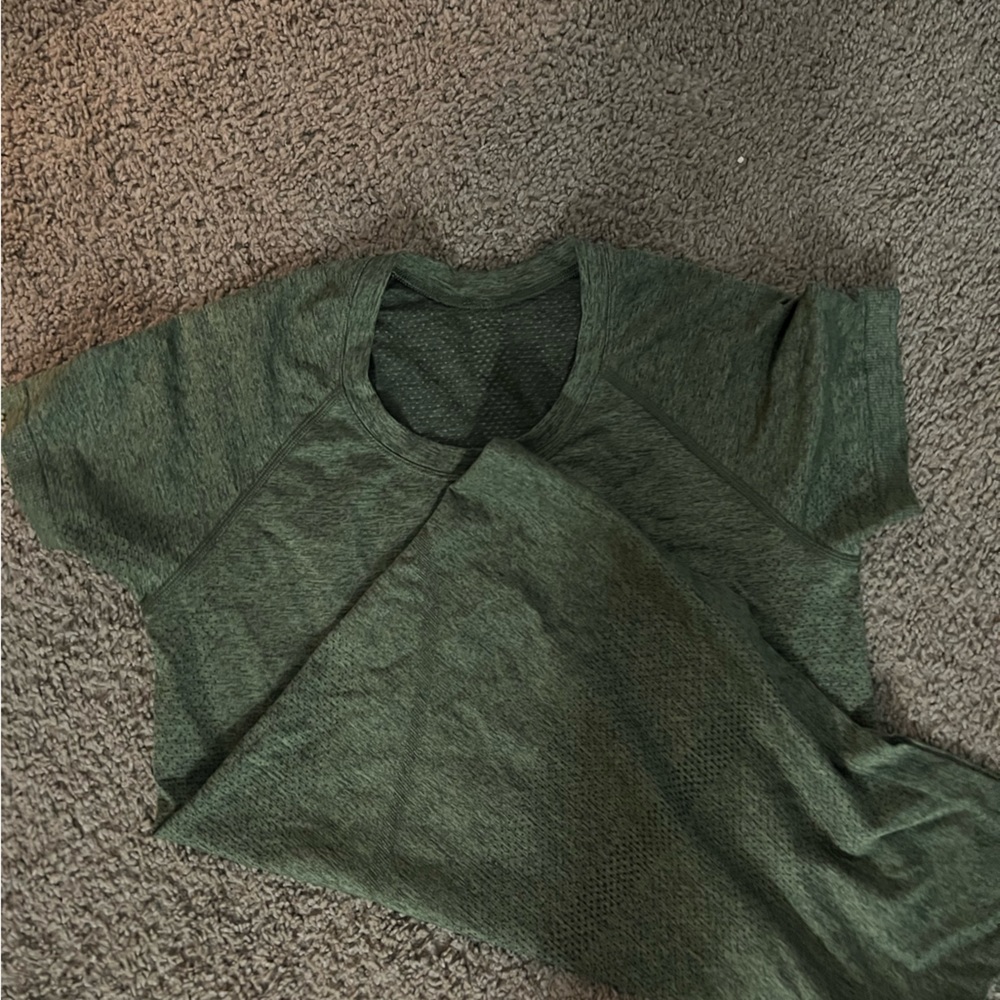 Size 6 Lululemon Swiftly Tech Short-Sleeve Shirt 2.0 (limited addition)